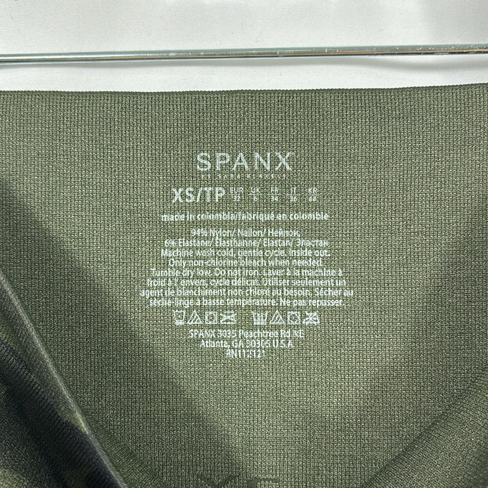 SPANX Look at Me Now Green Camo Leggings | Size XS - Picture 5 of 6